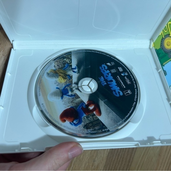 The Smurfs DVD Movie - Picture 3 of 5